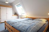 Schlafzimmer mit Doppelbett